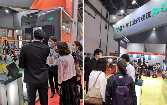 北京韋林意威特工業內窺鏡有限公司人員向參觀者介紹 北京韋林意威特工業內窺鏡有限公司人員向參觀者介紹