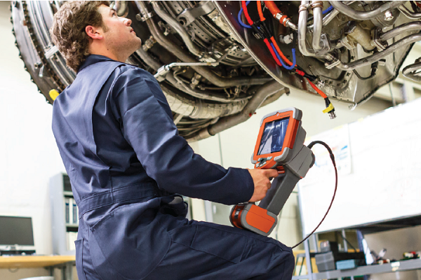 發(fā)動機(jī)孔探現(xiàn)場圖